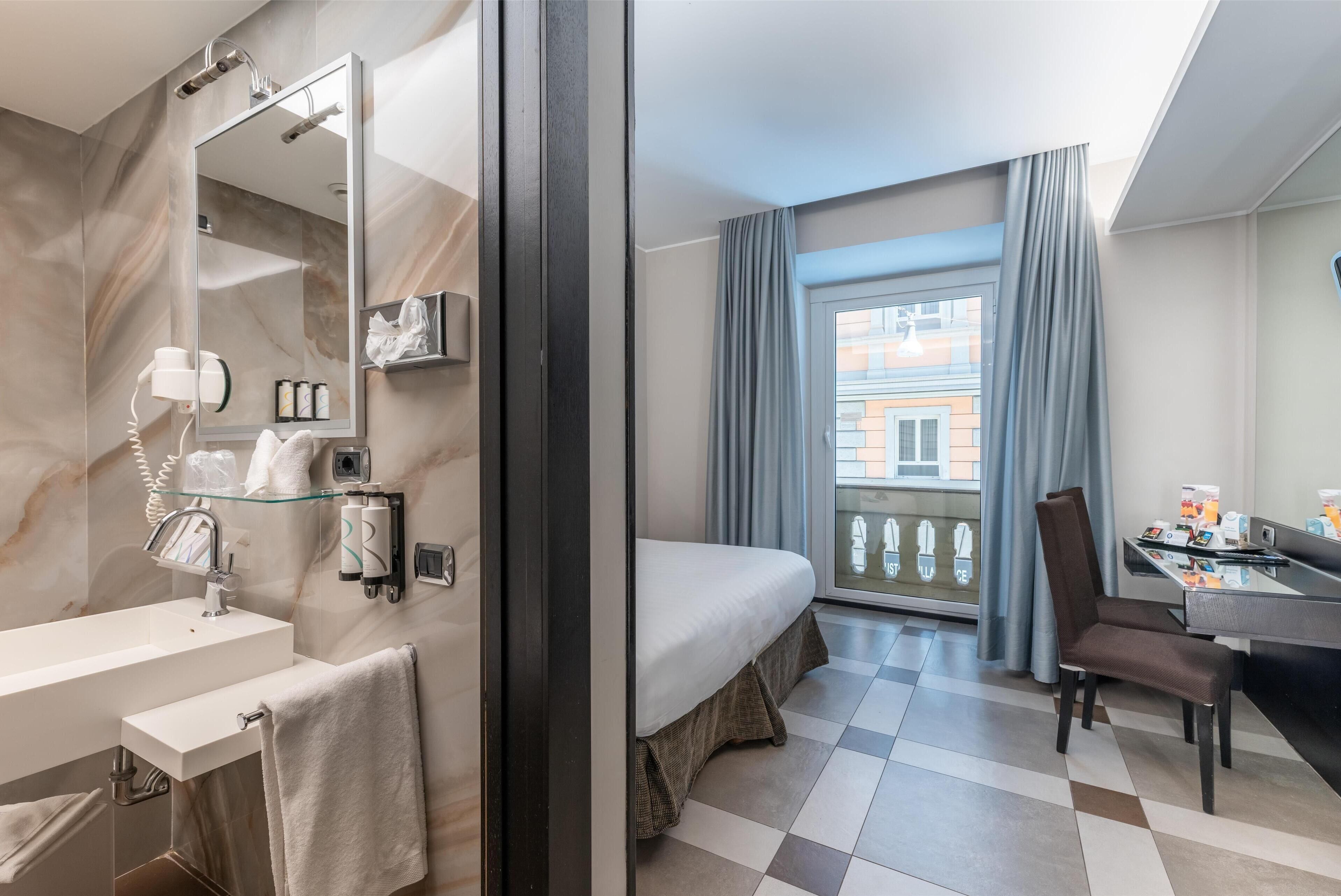 comfort room, 1 king bed (twin bed on request) | 1 bedroom, premium bedding, memory-foam beds, minibar