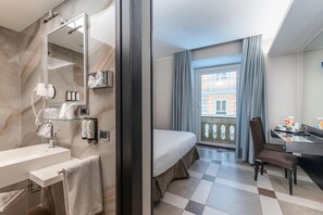 Habitació Comfort, 1 llit de matrimoni gran (Twin bed on request) | Roba de llit d'alta qualitat i matalassos d'escuma viscoelàstica 