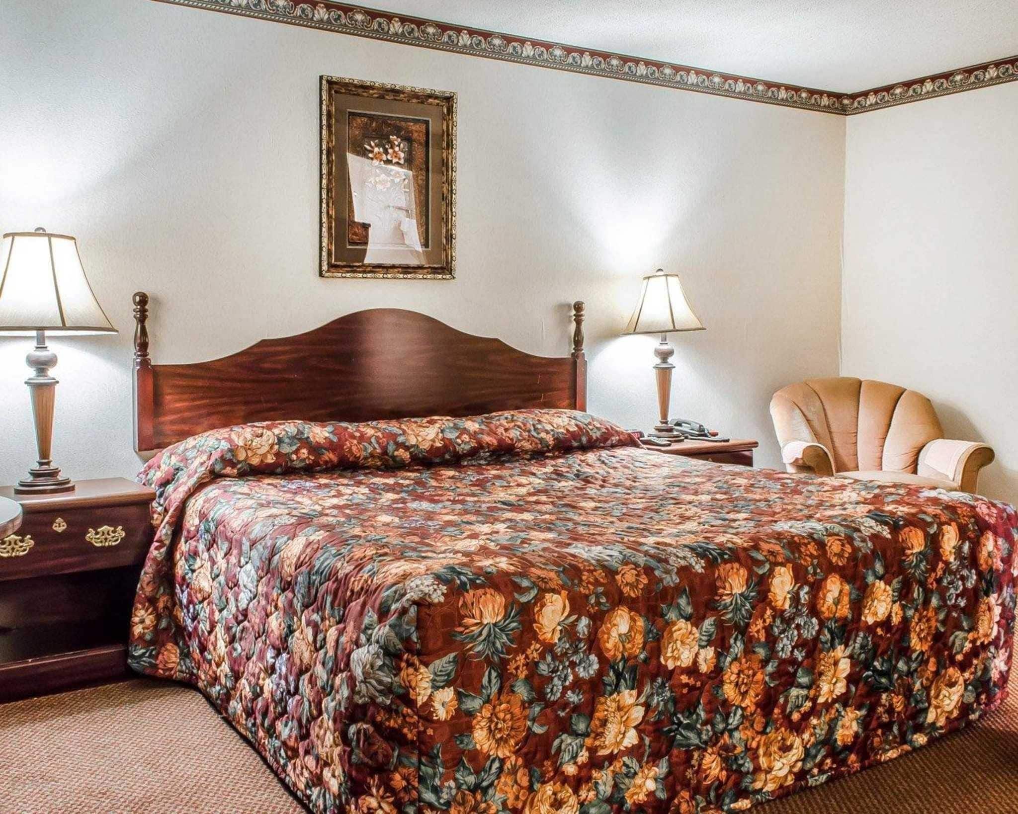 Standard Room, 1 King Bed, Smoking | In-room safe, iron/ironing board, free WiFi, bed sheets