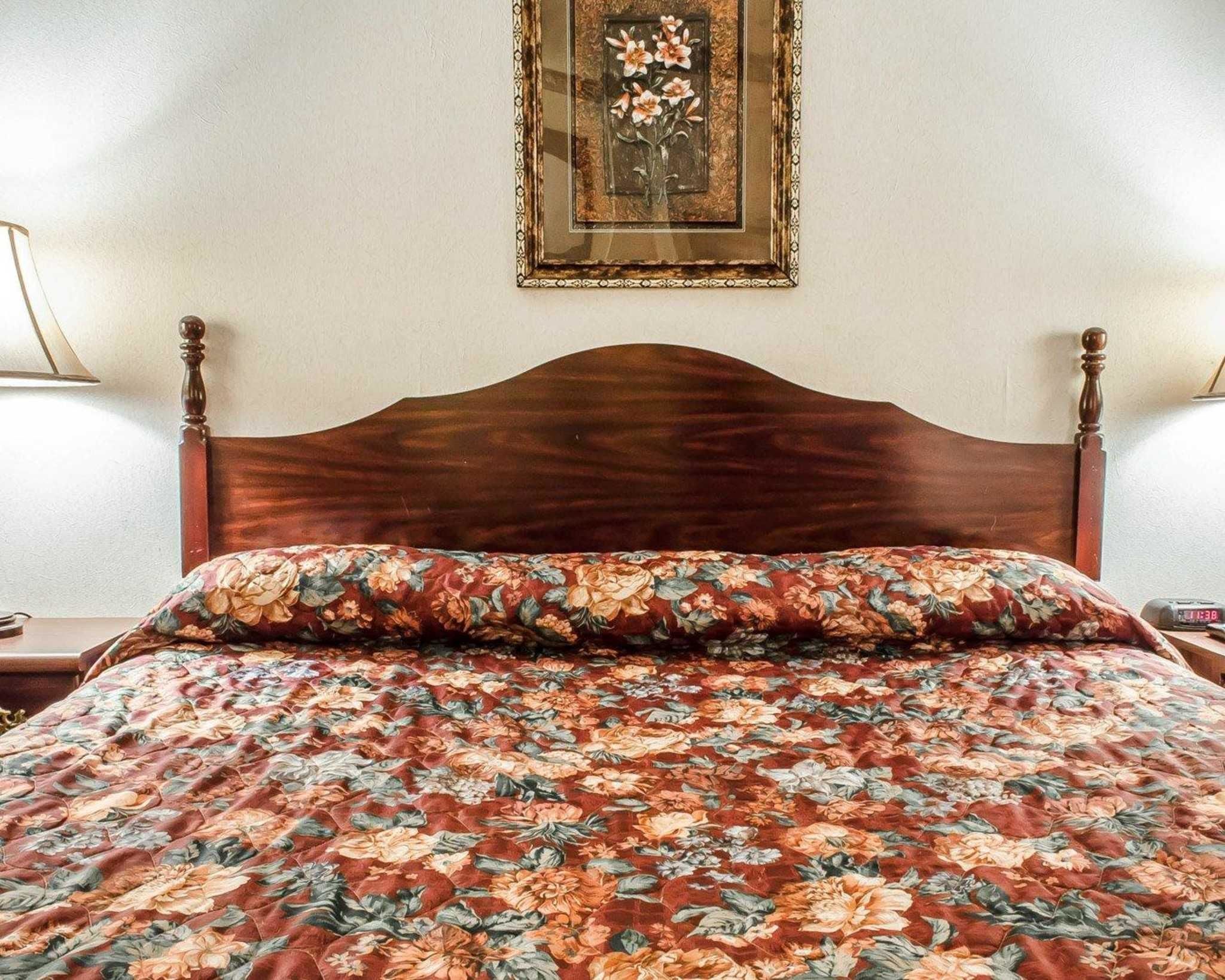 Chambre Standard, 1 très grand lit, fumeur | Coffre-fort, fer et planche à repasser, accès au Wi-Fi (inclus)