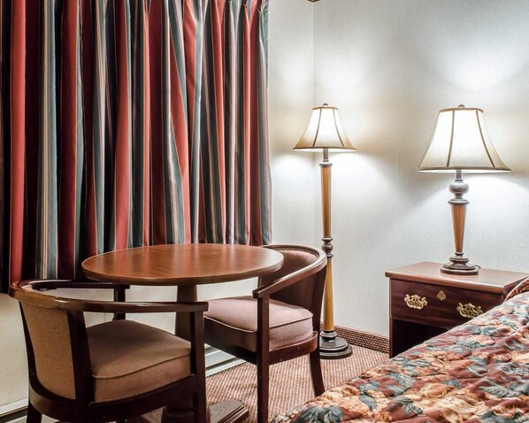 Standard Room, 1 King Bed, Smoking