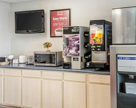 Lobby. Econo Lodge Frackville