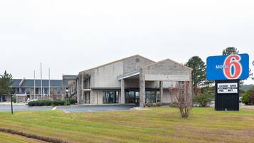 Pintu masuk properti