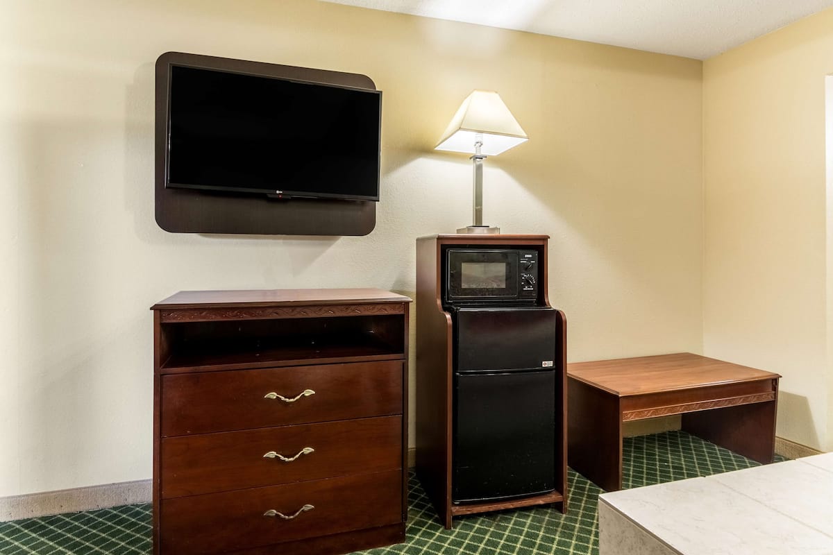 Bureau, rideaux occultants, Wi-Fi gratuit, draps fournis