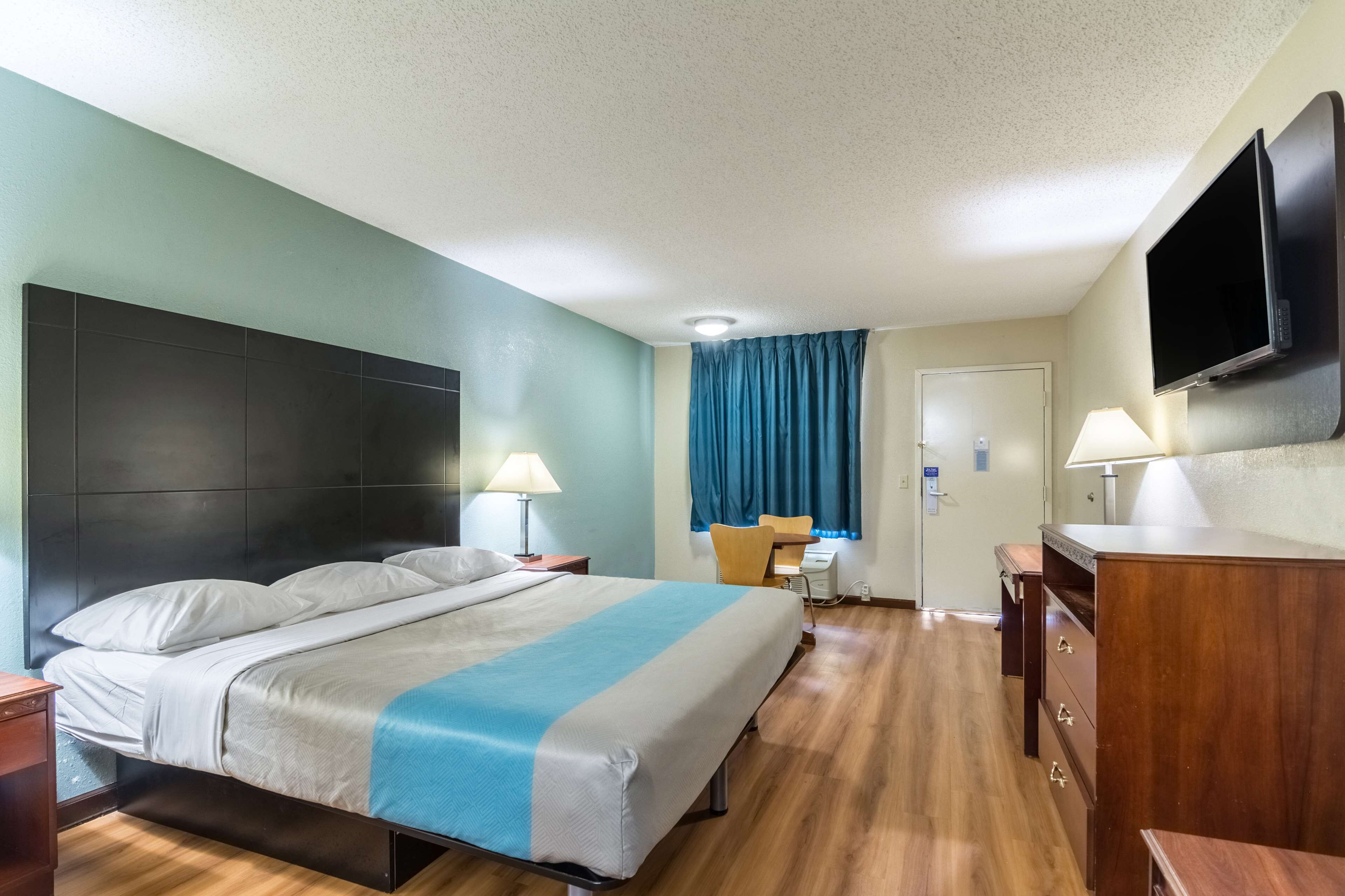 Desk, blackout drapes, free WiFi, bed sheets