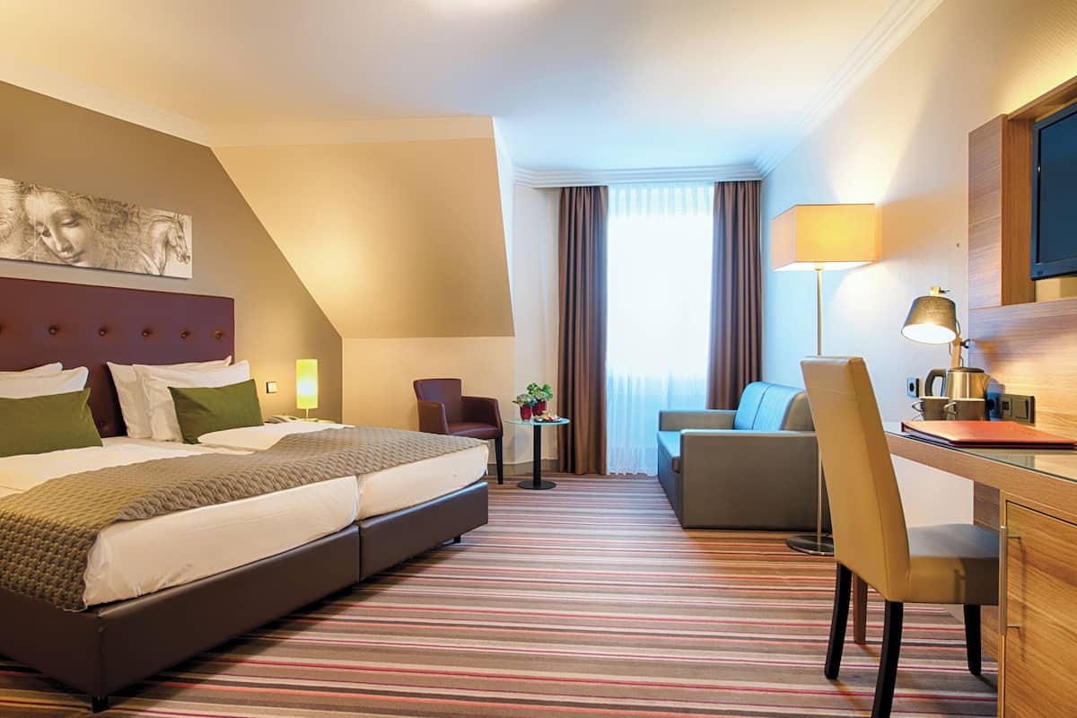 Superior Room | 1 bedroom, desk, free cribs/infant beds, rollaway beds