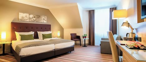 Chambre Supérieure | Bureau, lits bébé (gratuits), lits pliants/supplémentaires