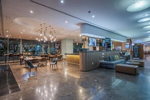 Exterior - Holiday Inn Select - Guadalajara by IHG (Guadalajara)