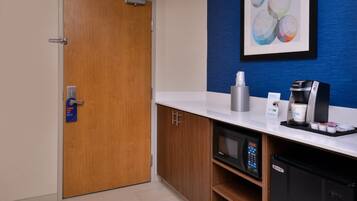 Premium bedding, in-room safe, desk, blackout curtains