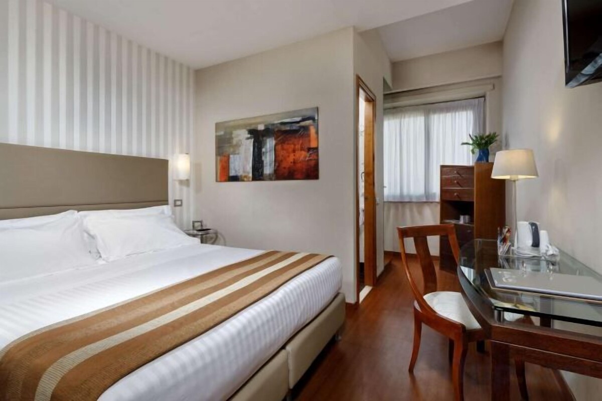 Minibar, in-room safe, desk, soundproofing