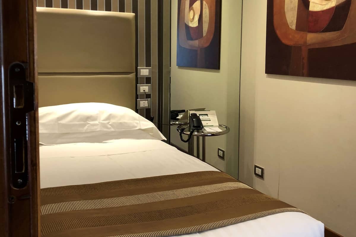 Classic Room, 1 Single Bed | Minibar, in-room safe, desk, soundproofing