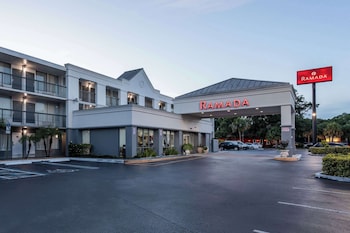 Hotel Exterior at Ramada by Wyndham Altamonte Springs Near I-4