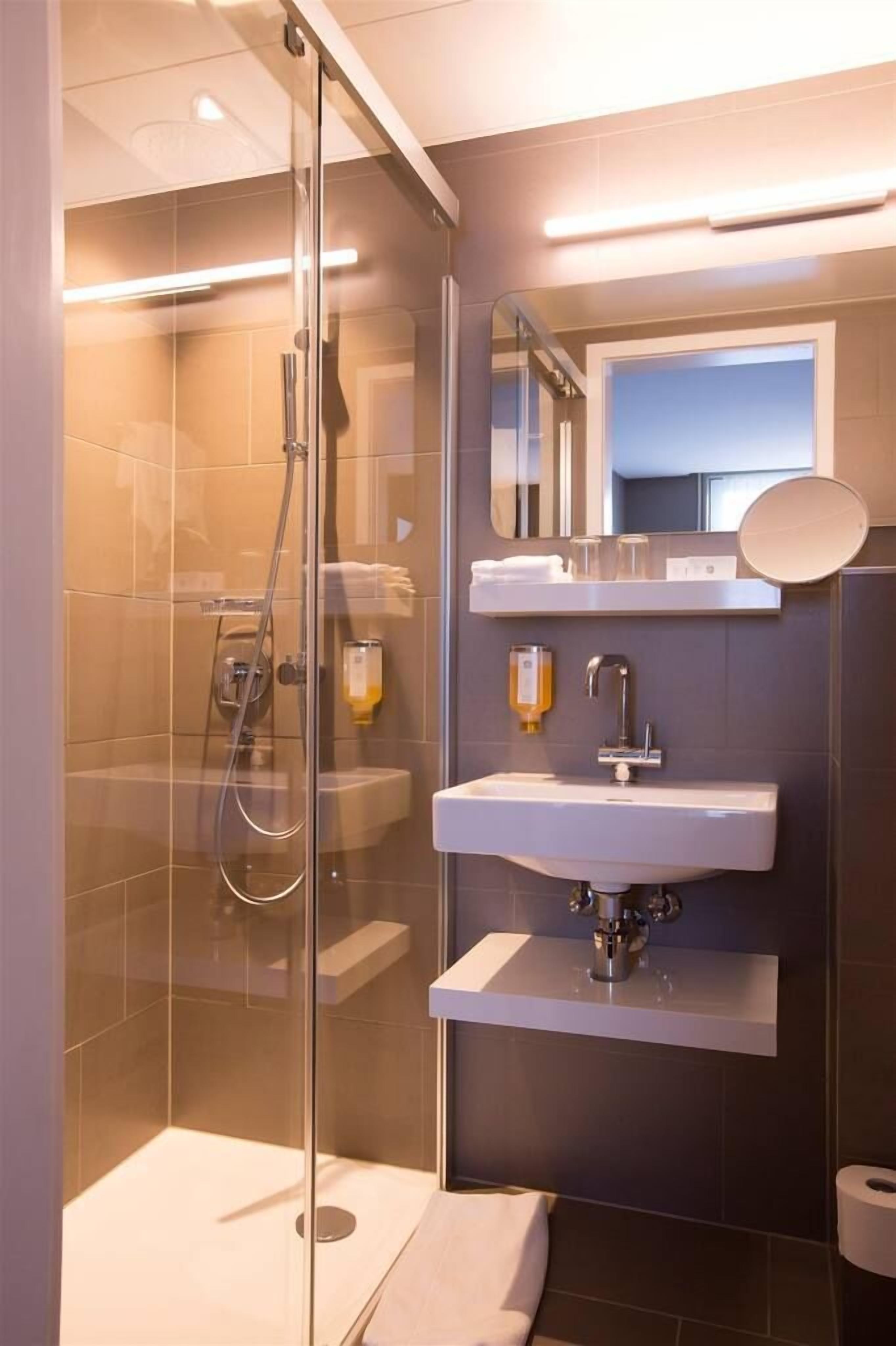 shower, rainfall showerhead, free toiletries, hair dryer