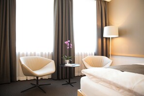 Deluxe Room, 1 Double Bed | Free minibar items, in-room safe, desk, laptop workspace