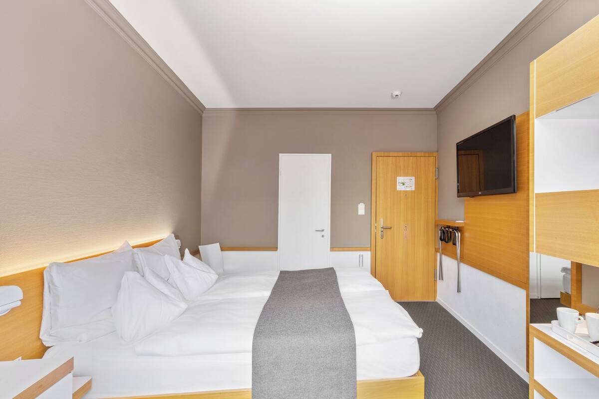 Standard Room, 2 Twin Beds (Quiet Location) | Minibar (some free items), in-room safe, desk, laptop workspace