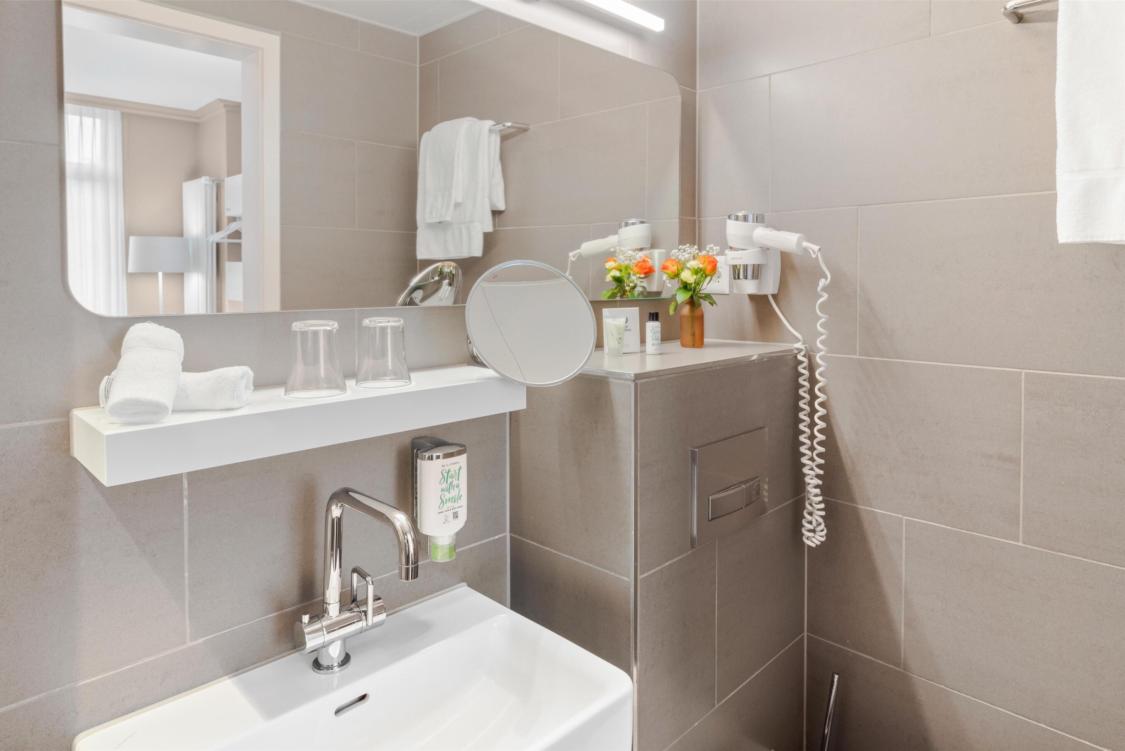 shower, rainfall showerhead, free toiletries, hair dryer