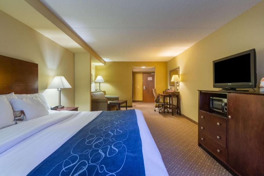 In-room safe, desk, iron/ironing board, free WiFi
