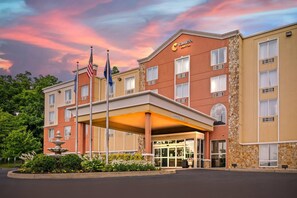 A hotel with a stone facade, multiple windows, and a covered entrance. - Comfort Suites Near Gettysburg Battlefield Visitor Center (Gettysburg)