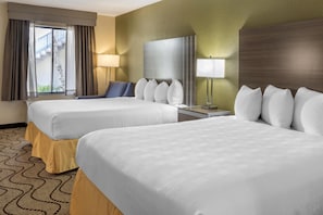 Desk, laptop workspace, blackout drapes, iron/ironing board - Best Western Heritage Inn (Concord)
