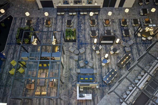 Lobby - Embassy Suites by Hilton Montgomery Hotel & Conference Ctr (Montgomery)