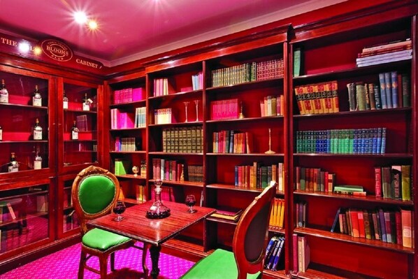 A library with bookshelves, a table, and chairs.