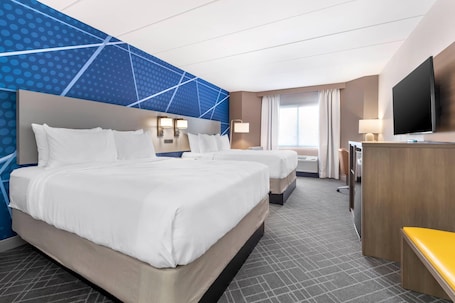 Pillow-top beds, individually furnished, desk, laptop workspace. Comfort Inn Eagan Minneapolis - St. Paul South
