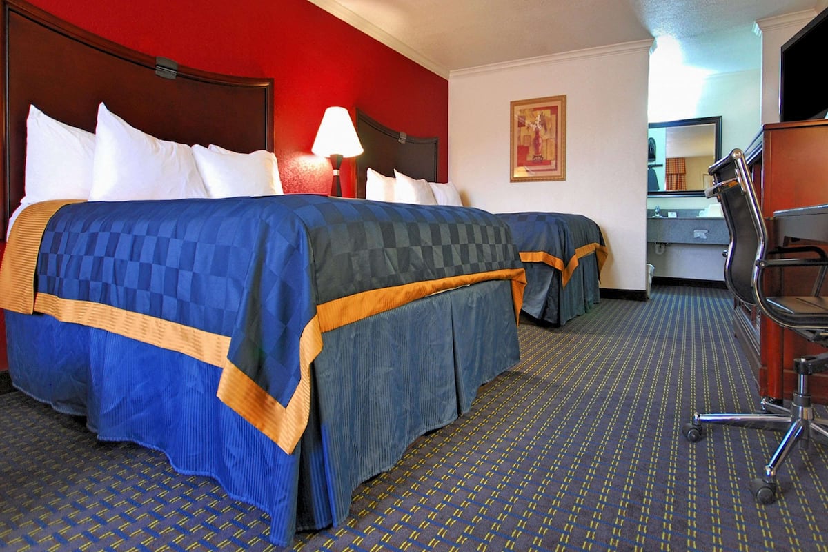 In-room safe, desk, iron/ironing board, free cots/infant beds