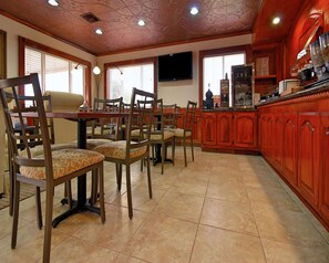 Free daily continental breakfast 