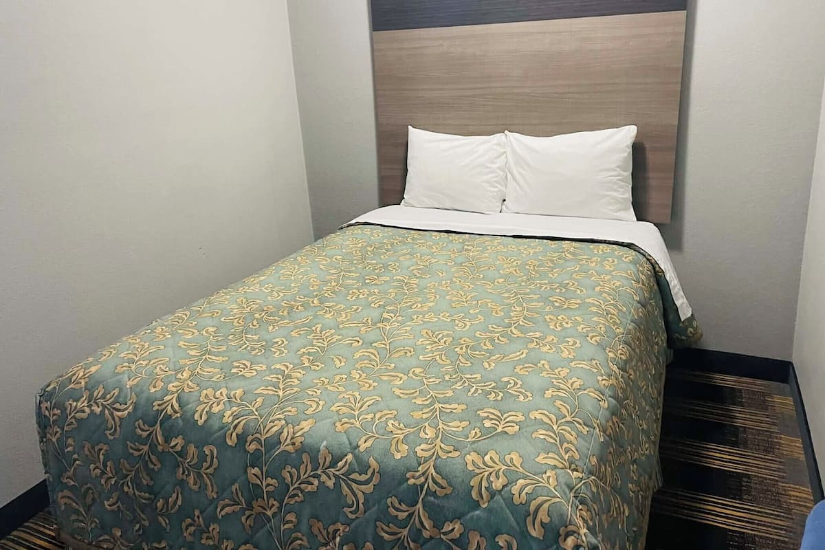 Individuell eingerichtet, Verdunkelungsvorhänge, Bügeleisen/Bügelbrett