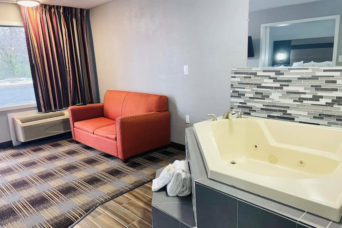 Deluxe Suite, 1 King Bed, Non Smoking