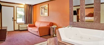 Travelodge by Wyndham Sellersburg / Louisville North