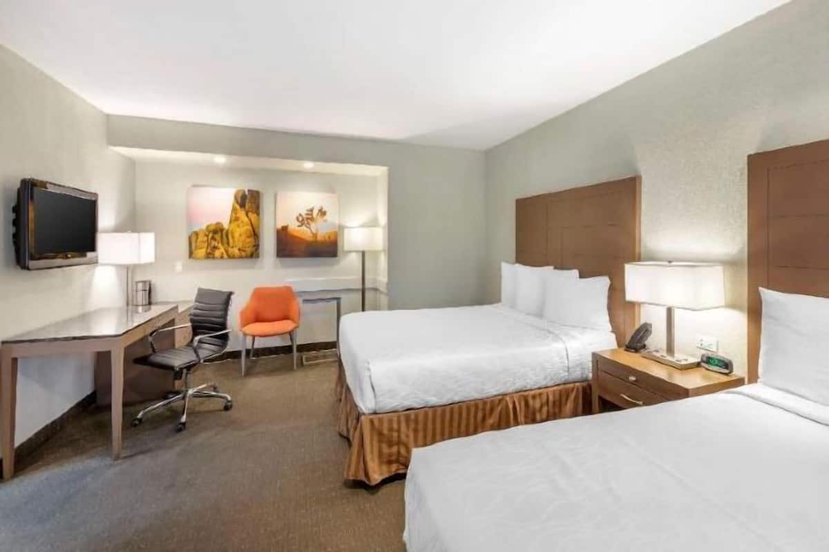 Seprai premium, selimut bulu angsa, bantalan ekstra lembut, dan brankas