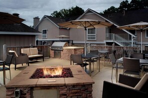 Outdoor dining - Residence Inn By Marriott Atlanta Buckhead (Atlanta)