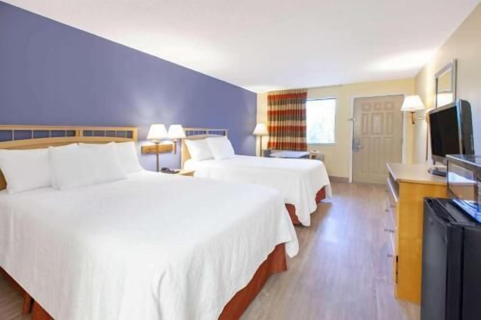 In-room safe, soundproofing, iron/ironing board, free WiFi