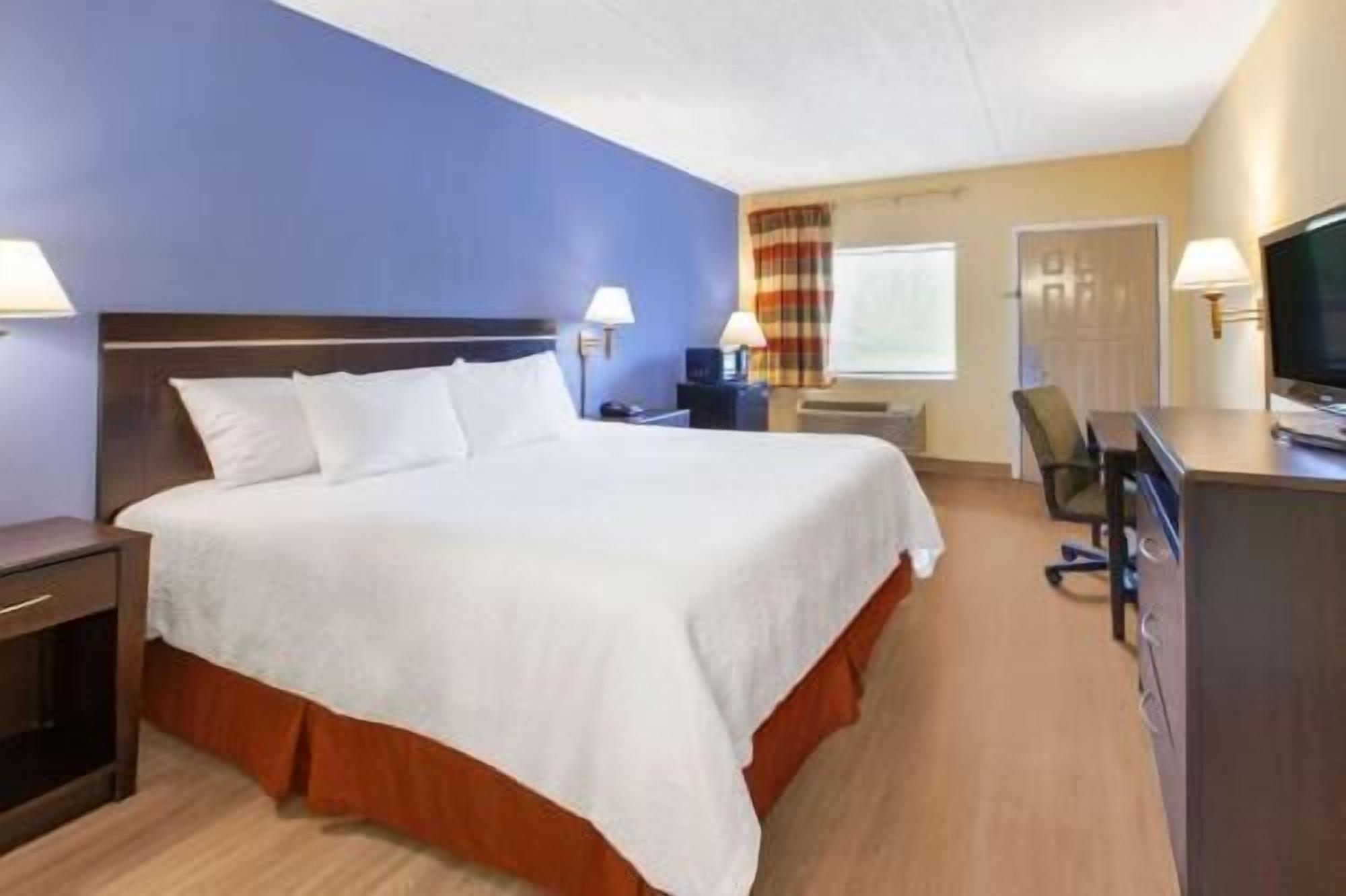 In-room safe, soundproofing, iron/ironing board, free WiFi