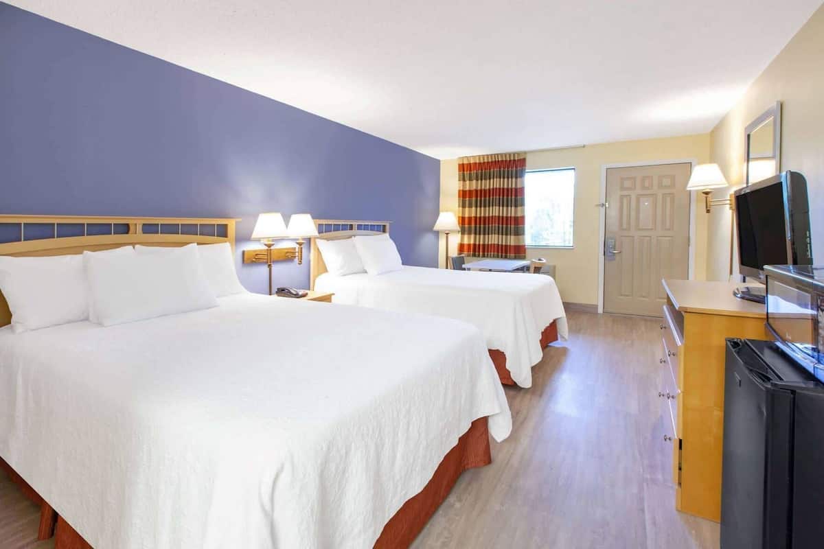 In-room safe, soundproofing, iron/ironing board, free WiFi