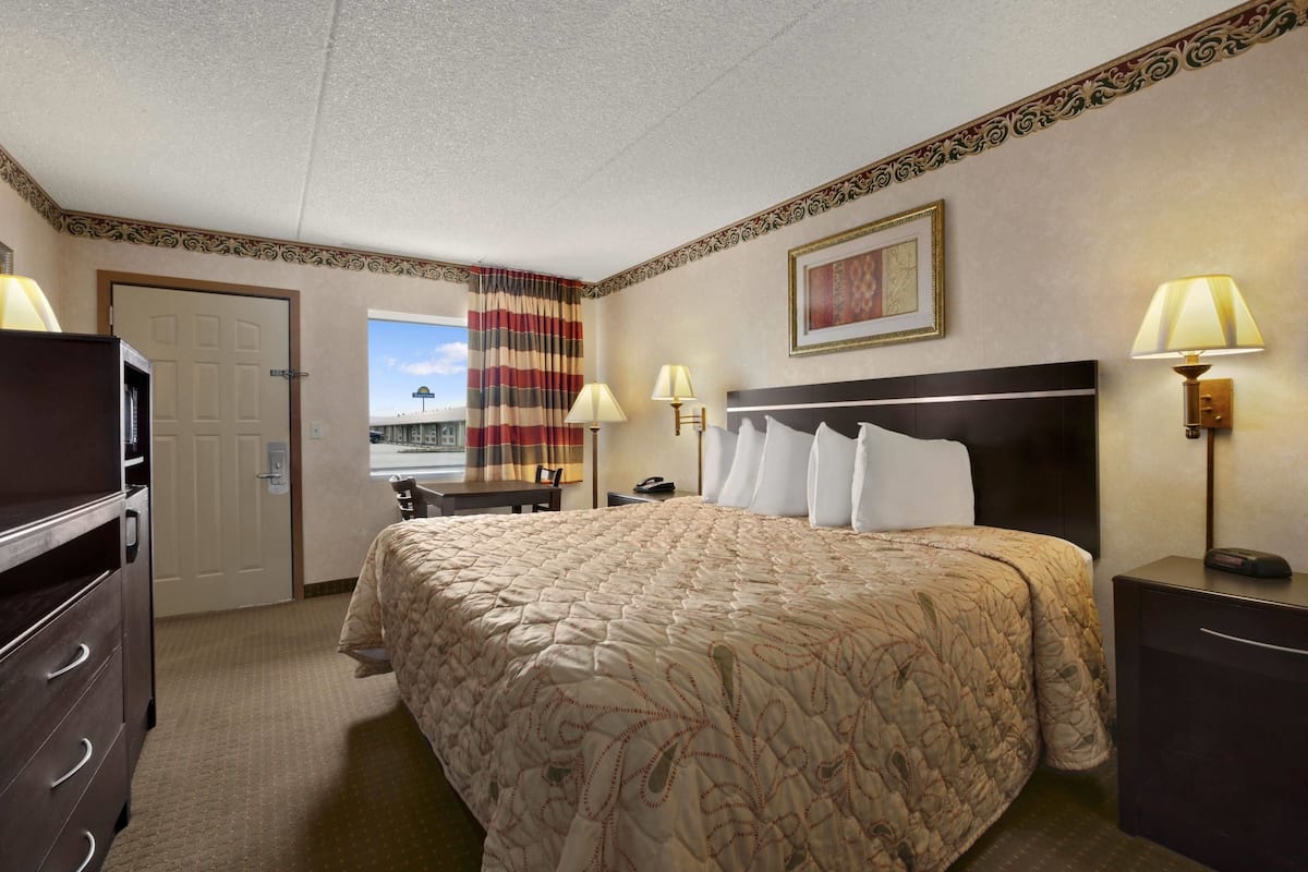 In-room safe, iron/ironing board, free WiFi, bed sheets