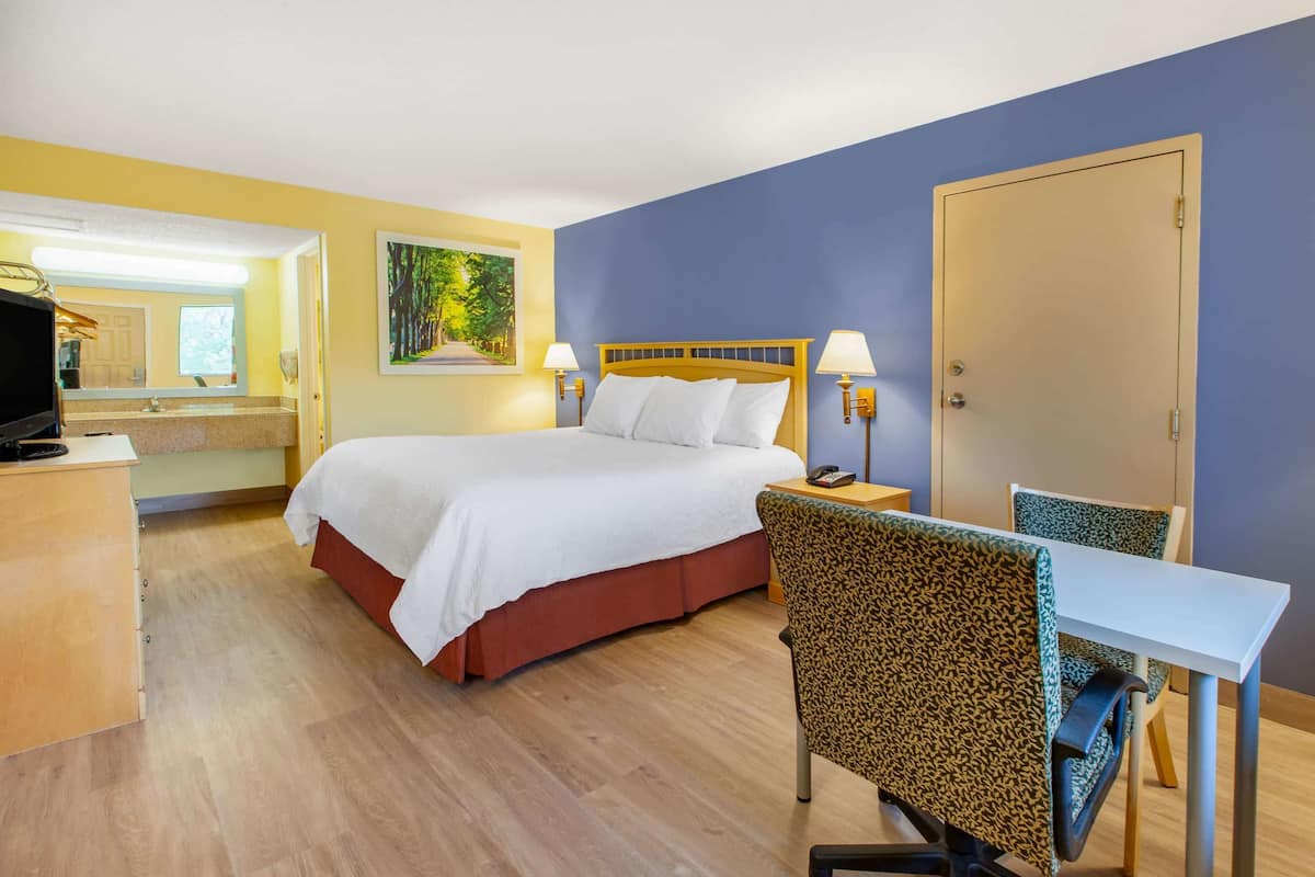 In-room safe, iron/ironing board, free WiFi, bed sheets