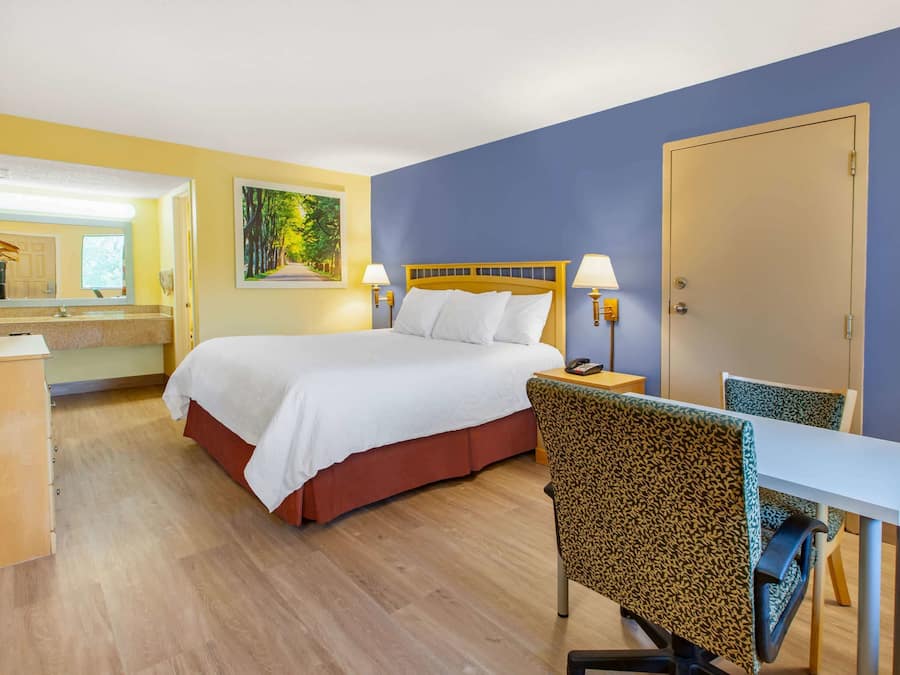 Cofres nos quartos, ferros/tábuas de passar roupa, Wi-Fi de cortesia