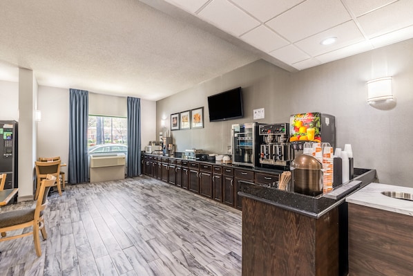 Free daily buffet breakfast - Lake Norman Inn and Suites (Cornelius)