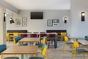 Free daily buffet breakfast -  Lake Norman Inn and Suites (Cornelius)