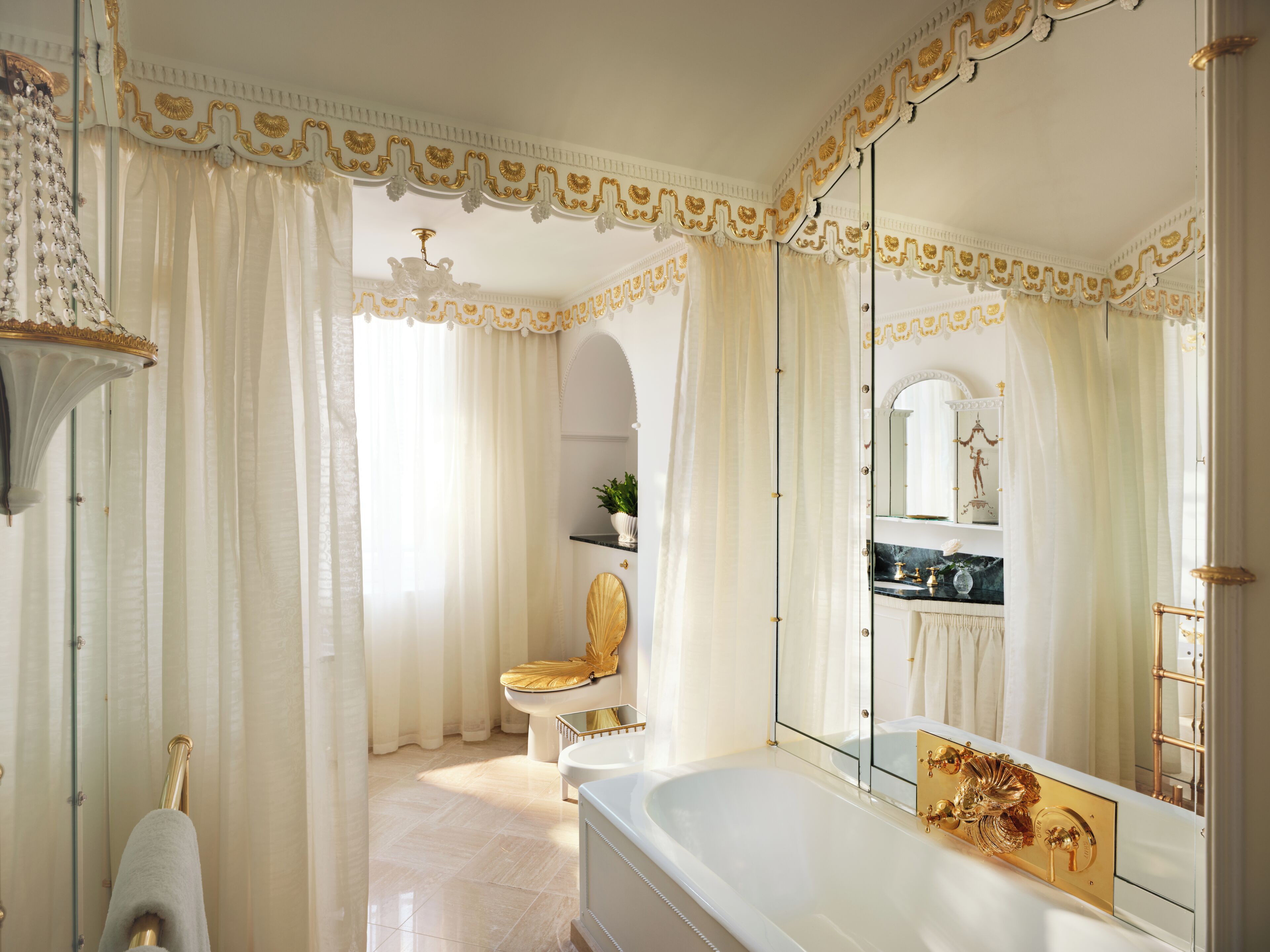 suite, terrace (oliver messel) | bathroom | separate bathtub and shower, free toiletries, hair dryer, bathrobes
