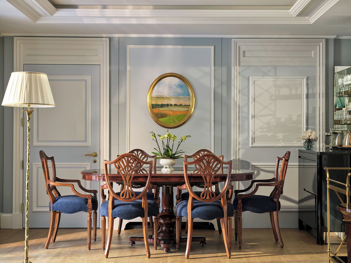 Dorchester Hotel,  Suite (Dorchester) | In-room dining