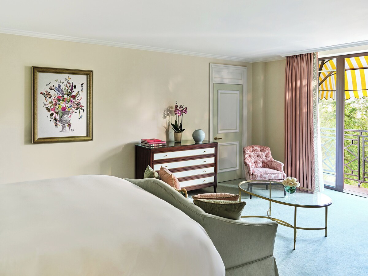 Dorchester Hotel, Executive Room, Park View | Premium bedding, minibar, in-room safe, individually decorated