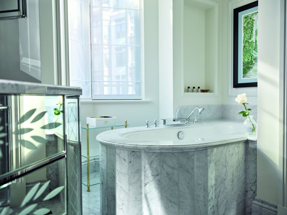 Suite (Mayfair) | Bathroom | Separate tub and shower, free toiletries, hair dryer, bathrobes