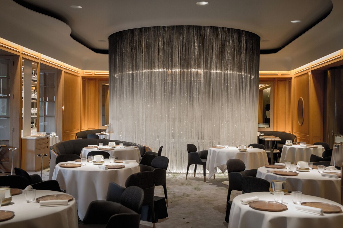 4 restaurants, breakfast, lunch, dinner served; French cuisine