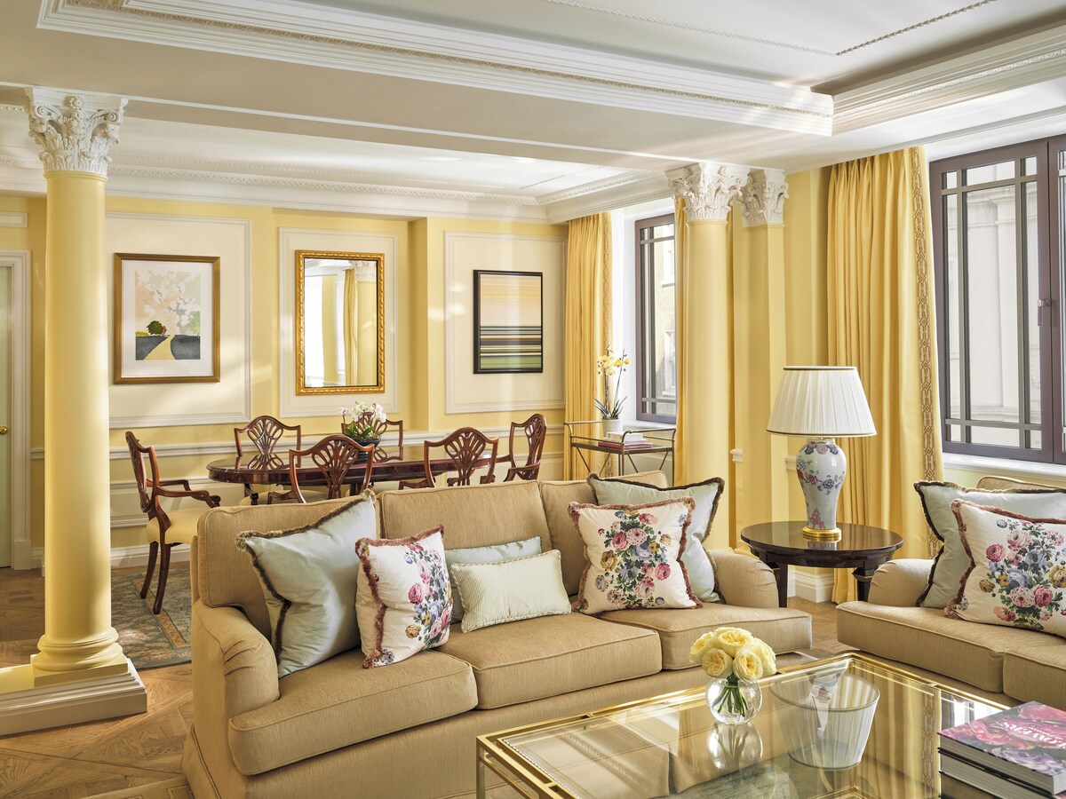 Suite (Mayfair) | Living area | Flat-screen TV, DVD player, iPod dock
