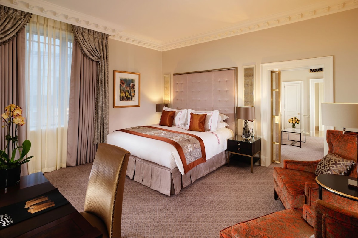 Premium bedding, minibar, in-room safe, desk