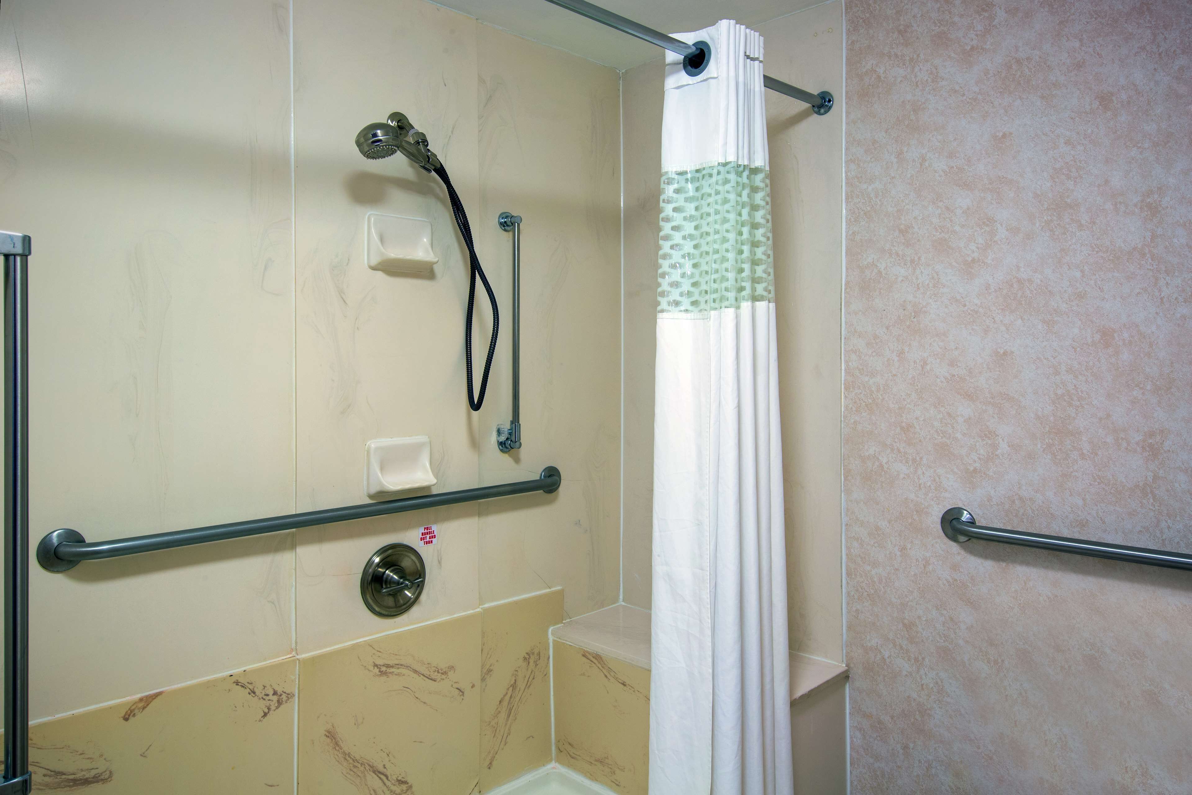 combined shower/bathtub, free toiletries, hair dryer, towels
