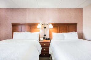 In-room safe, desk, blackout curtains, iron/ironing board - Hampton Inn West Springfield (West Springfield)